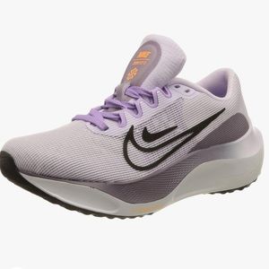 Nike Women's Zoom Fly 5 Sneaker